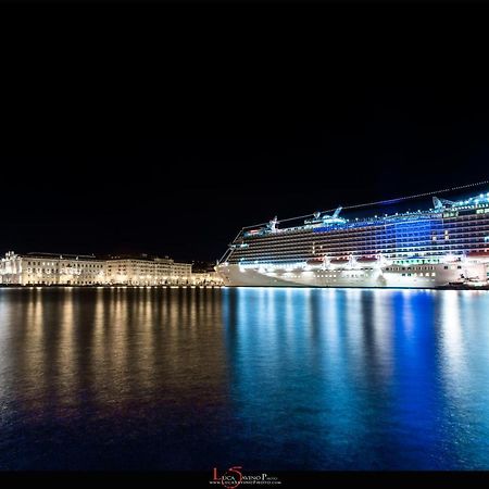 The House Of Joy - Luminoso - Clima - Balcone Apartment ตรีเอสเต ภายนอก รูปภาพ